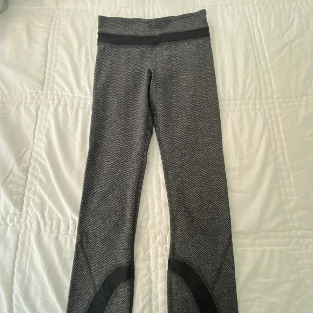 LULULEMON 21” grey/black size 2 leggings